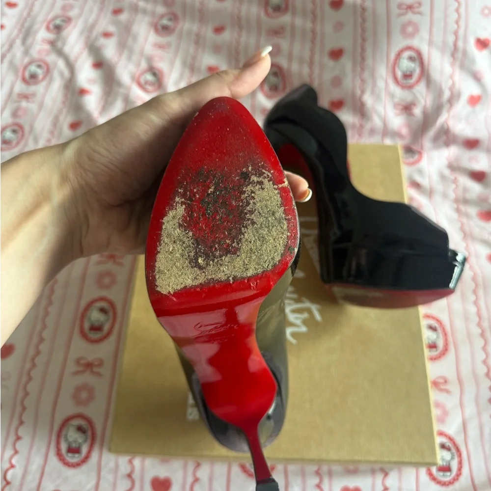 Louboutin extremely rare chick up alta size 39, US 9